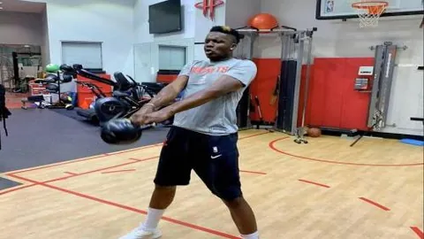 16岁中卫霍安-马丁内斯在新赛季皇马训练中表现耀眼